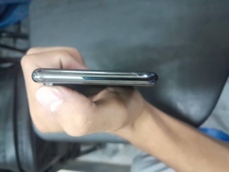 Apple iPhone X 3