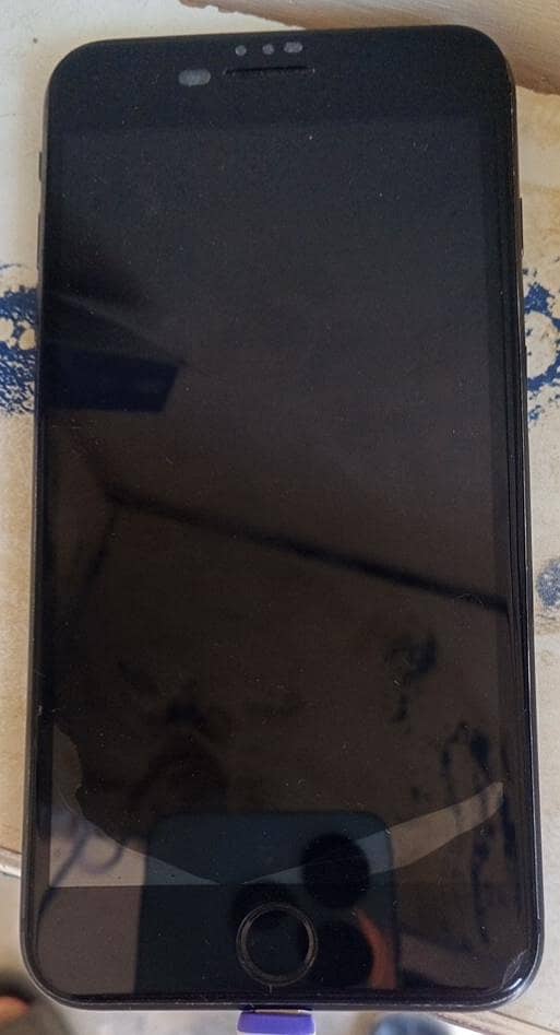 Apple iPhone 8 Plus 1