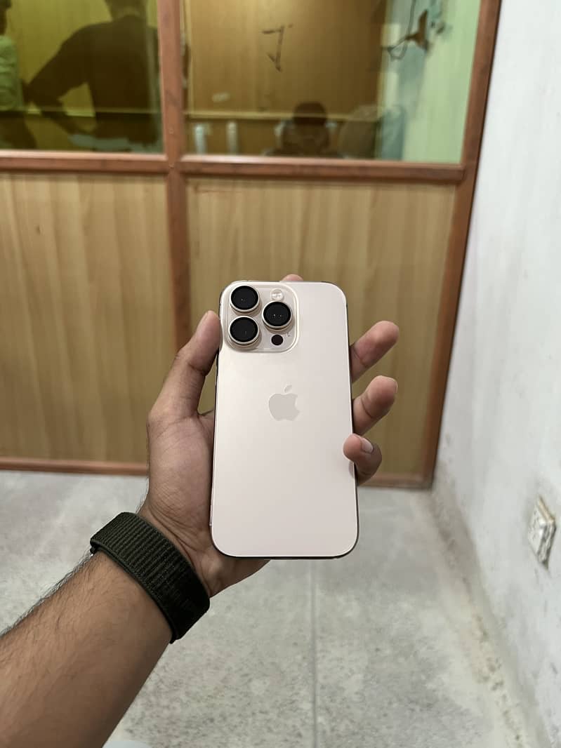 Apple iPhone 16 Pro 1