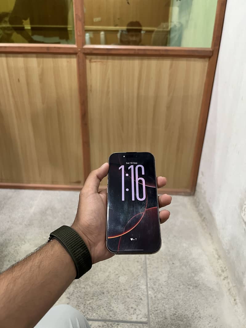 Apple iPhone 16 Pro 2