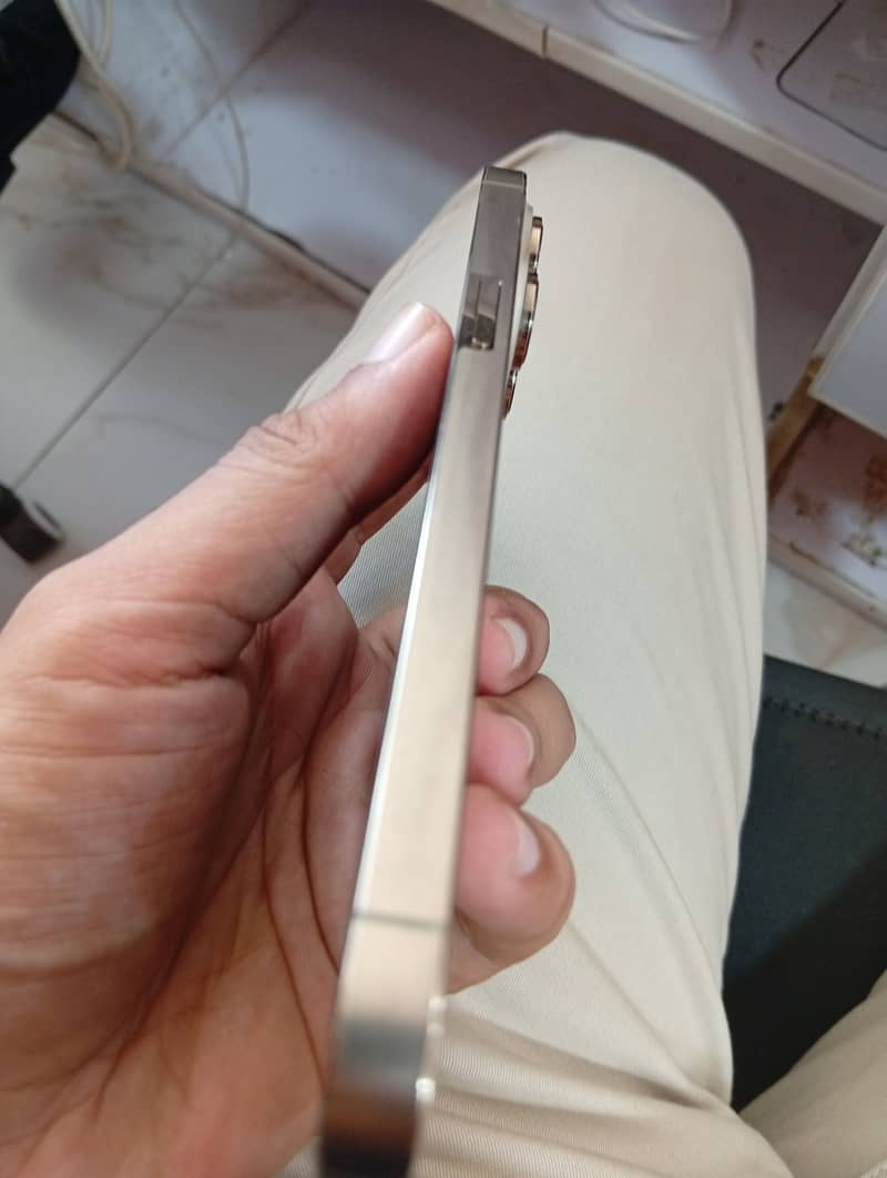 Apple iPhone 14 Pro Max 2