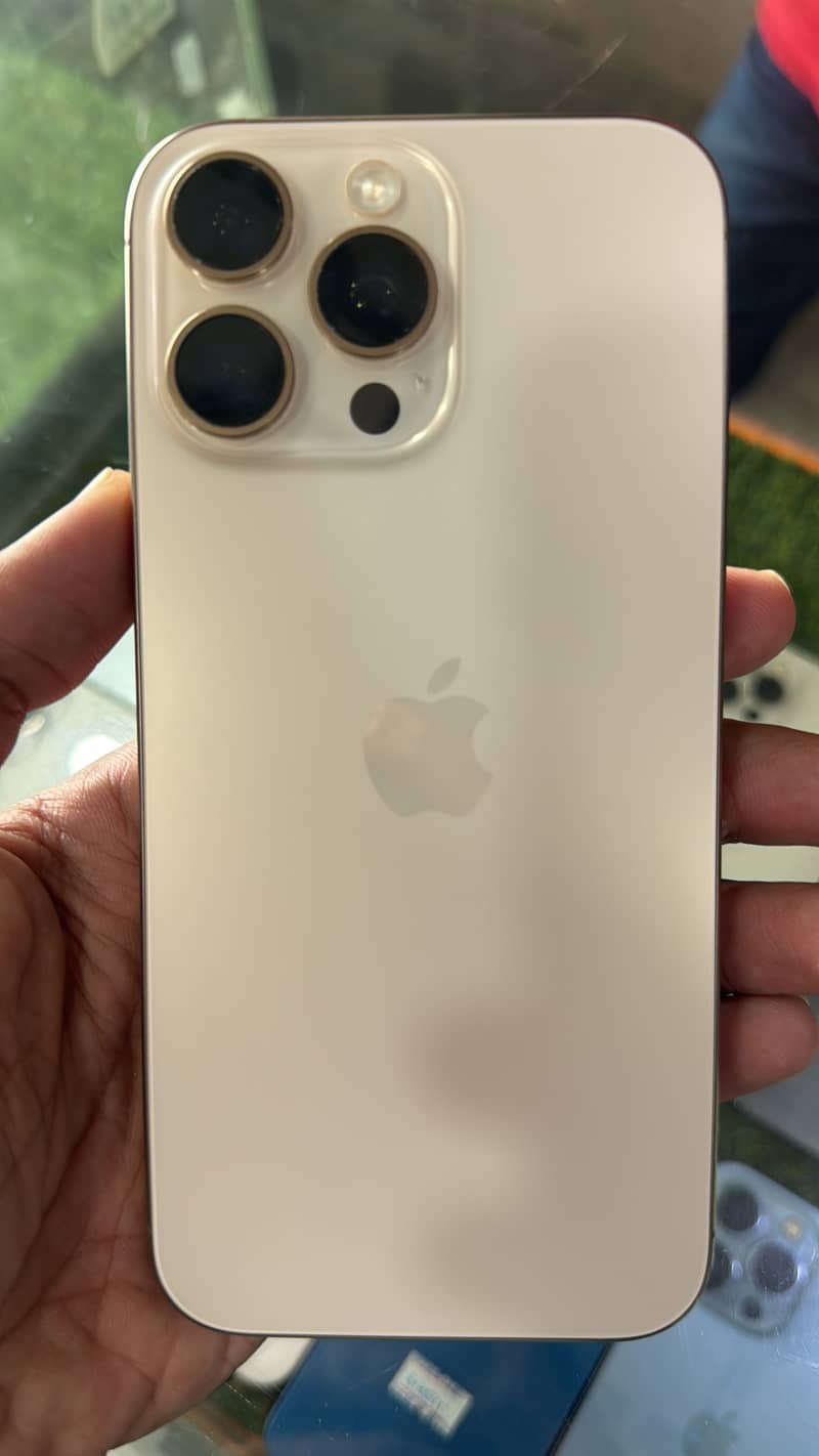 Apple iPhone 16 Pro Max 1