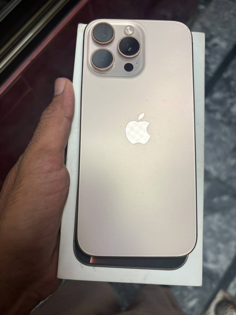 Apple iPhone 16 Pro Max 2