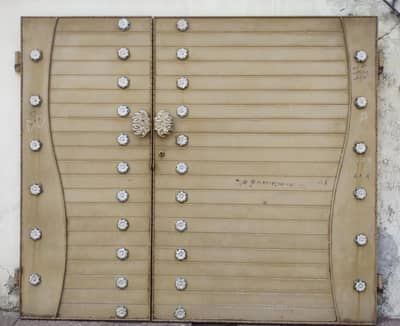 Main gate iron made heavy material