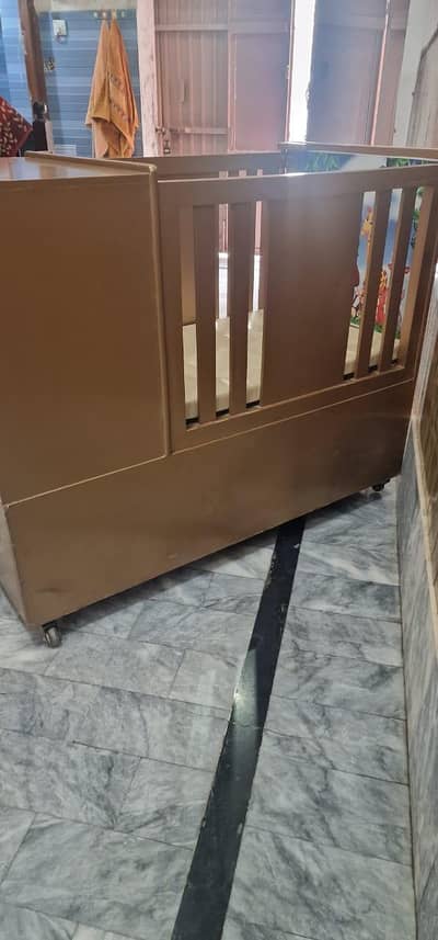 Baby cot.