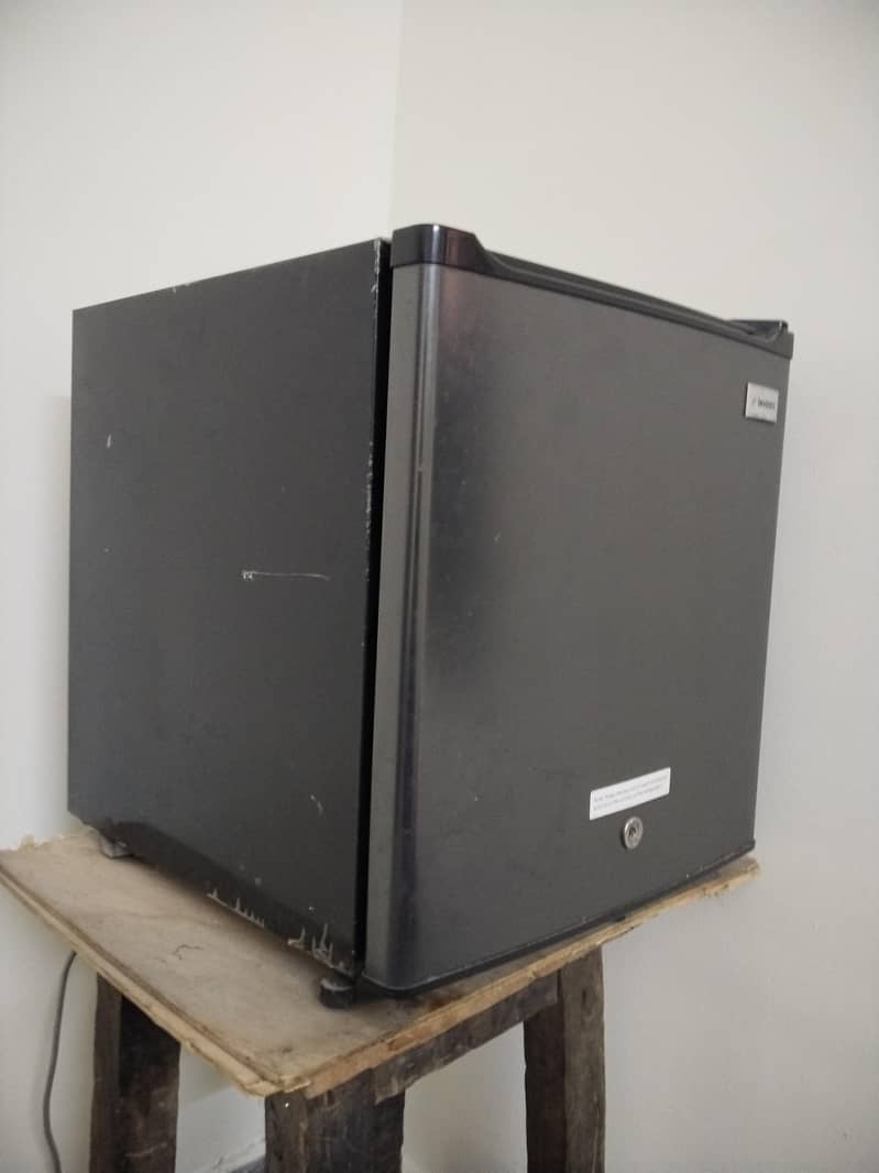 mini fridge 0