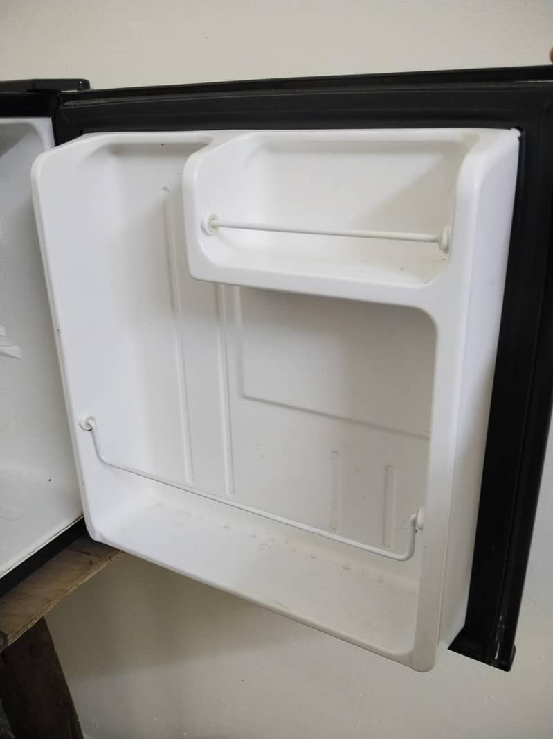 mini fridge 1
