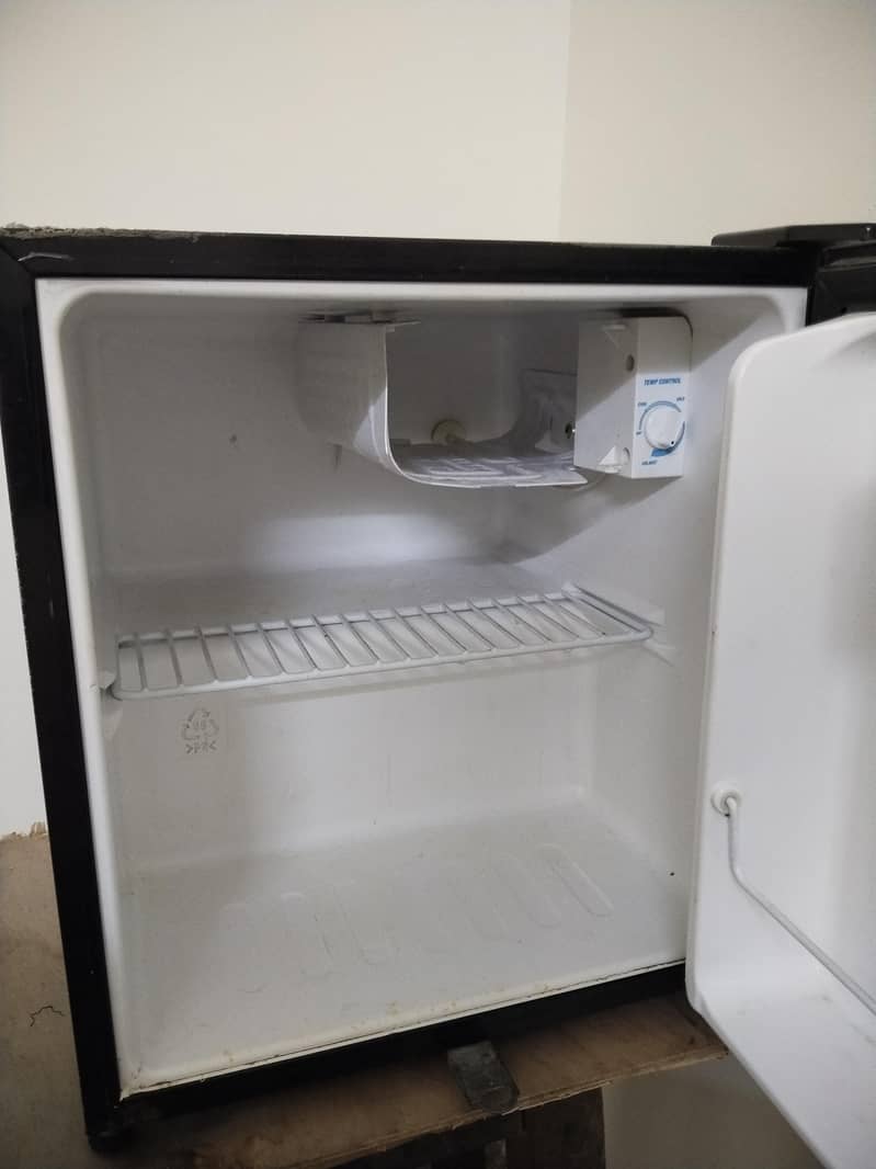 mini fridge 2