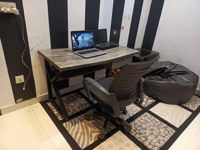 Computer Table and Chair 4