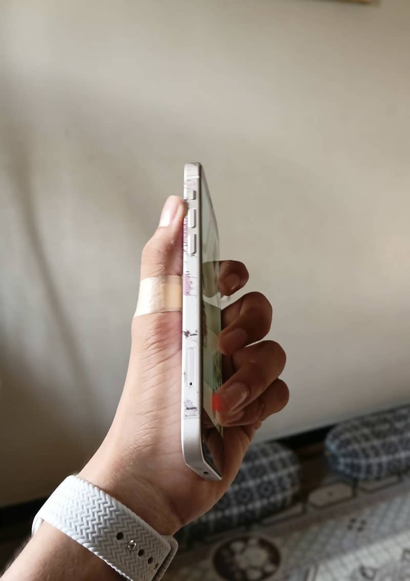 Apple iPhone 12 3