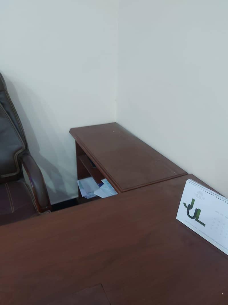 executive table with chair 1