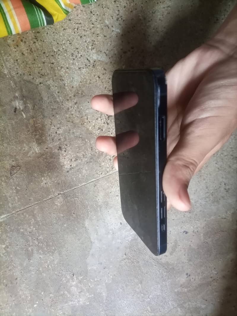 Apple iPhone 13 2