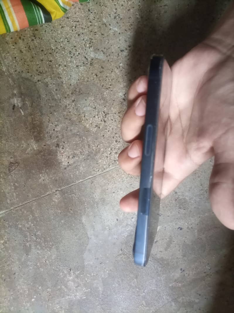 Apple iPhone 13 3