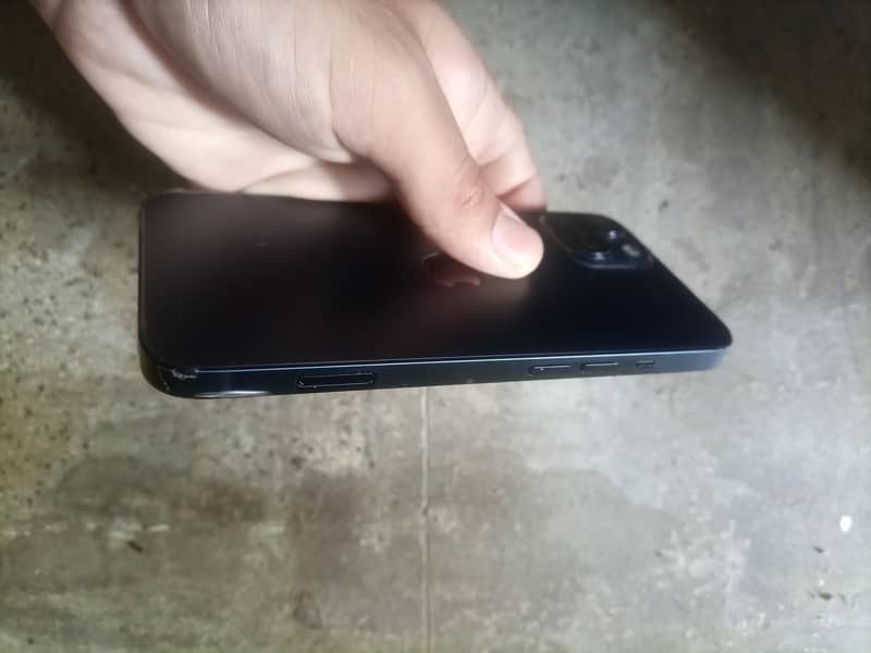 Apple iPhone 13 5