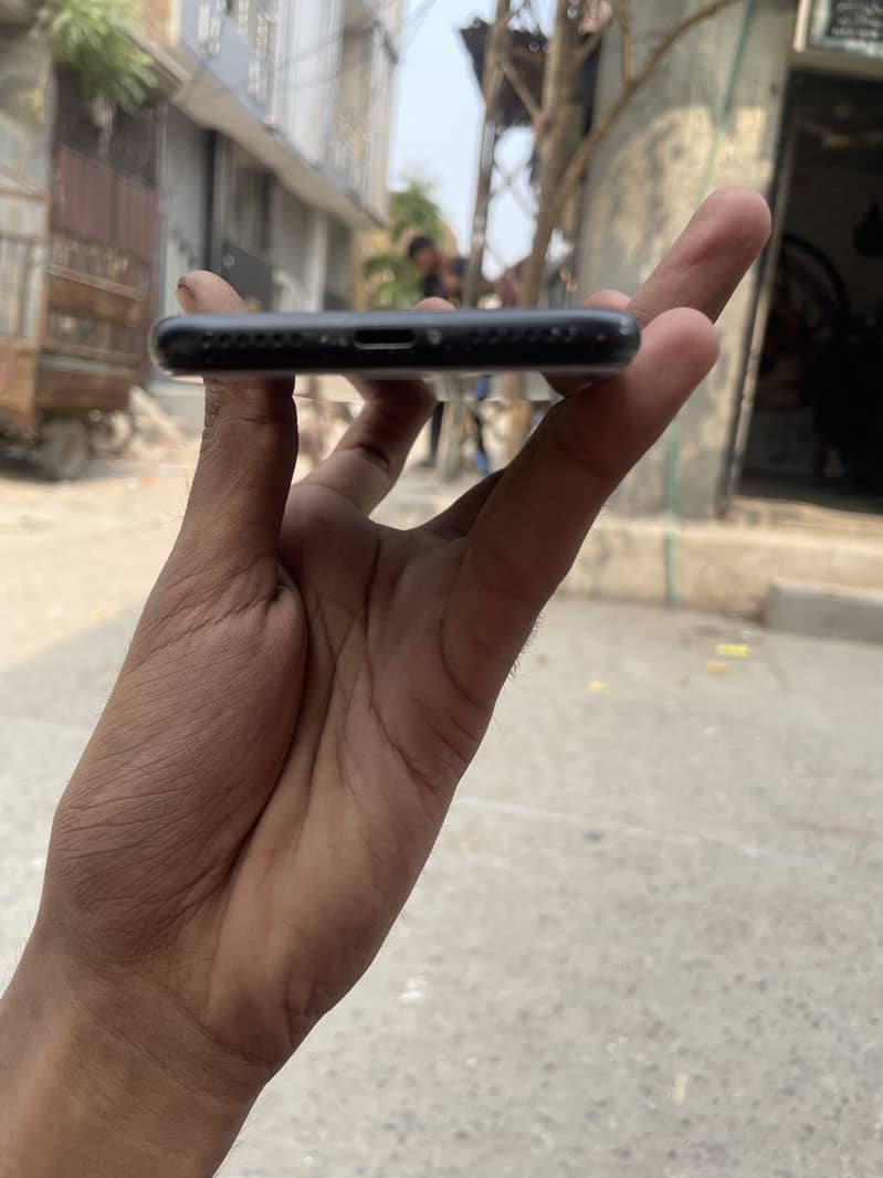 Apple iPhone 7 3