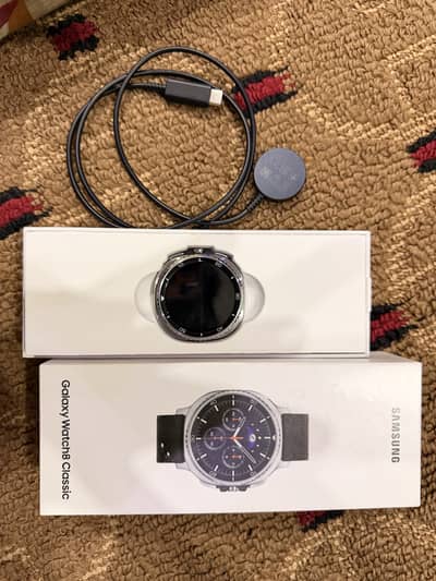 Selling my Samsung Galaxy Watch 8 Classic in 10/10 mint condition.