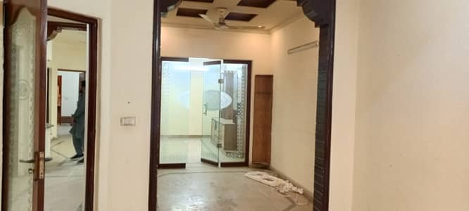1 Kanal House For Rent With 5 Bed 2 Kitchen Johar Town Phase 1