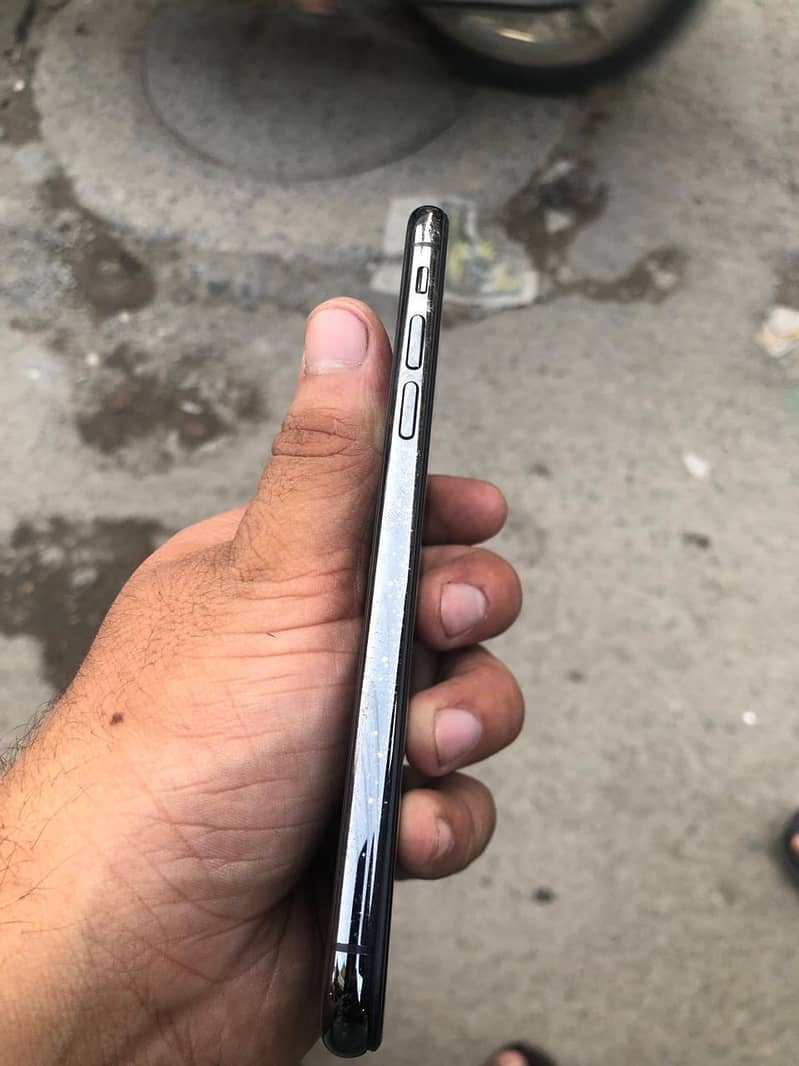 Apple iPhone X 3