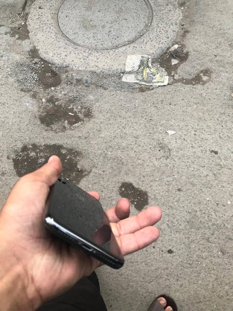 Apple iPhone X 4