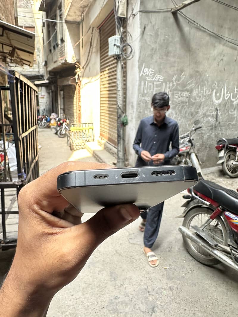 Apple iPhone 13 Pro 1