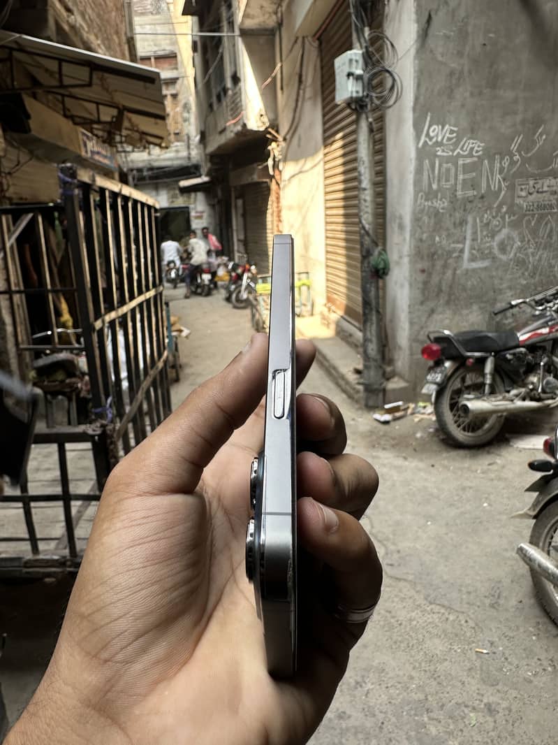 Apple iPhone 13 Pro 2