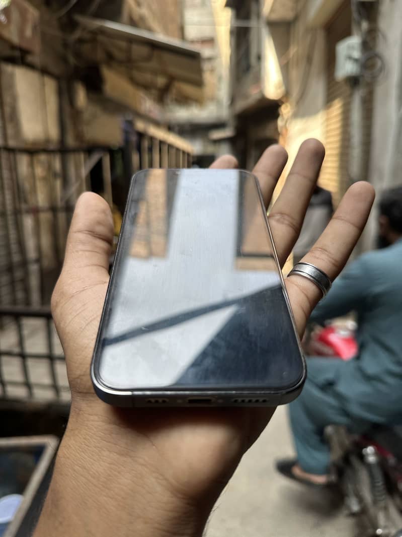 Apple iPhone 13 Pro 3