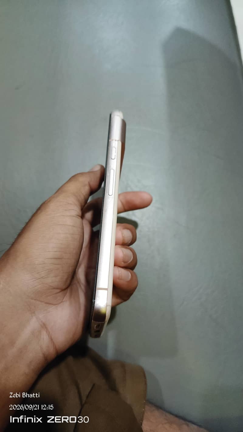Google Pixel 8 4