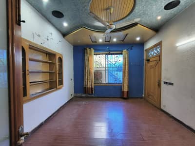 10 MARLA LOWER PORTION FOR RENT AVAILABLE IDEAL LOCATION OF ALLAMA IQBAL TOWN