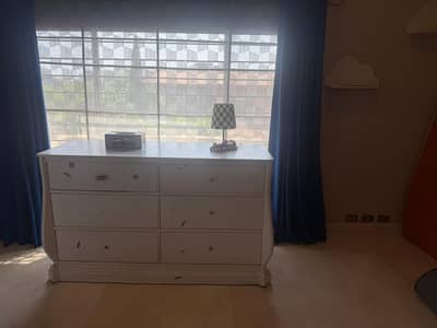 Elegant White 6-Drawer Dresser
