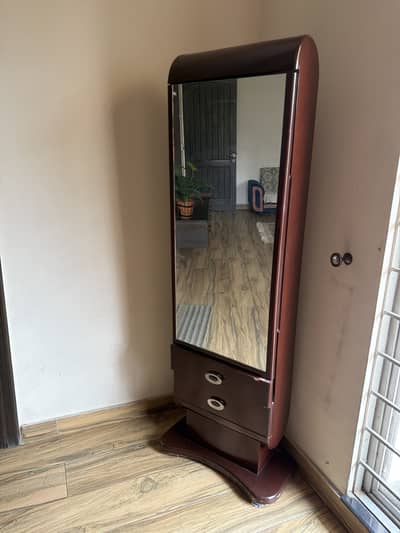 Mint condition dressing mirror plus organizer / storage