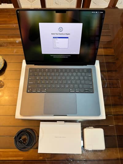Apple MacBook M4 pro