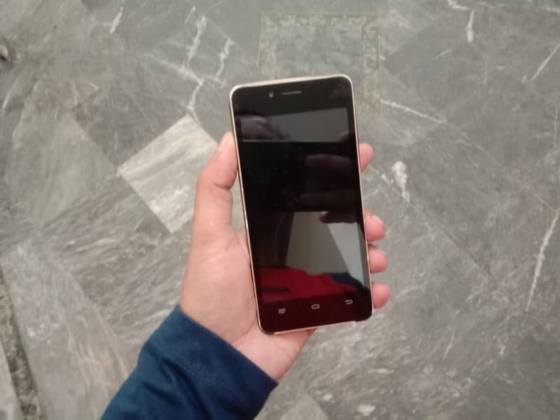 QMobile w35 1