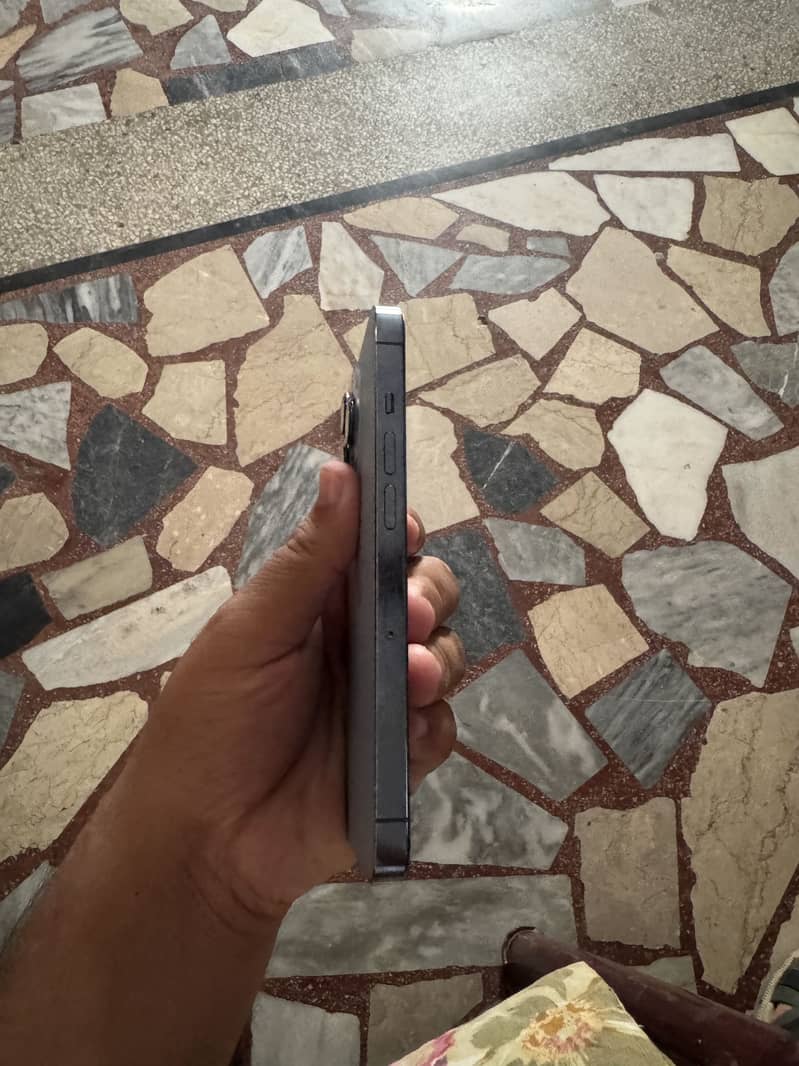 Apple iPhone 13 Pro 2