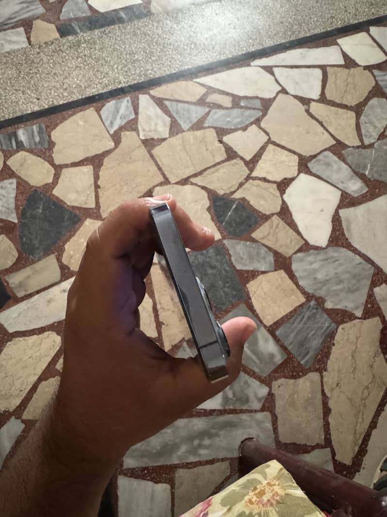 Apple iPhone 13 Pro 4