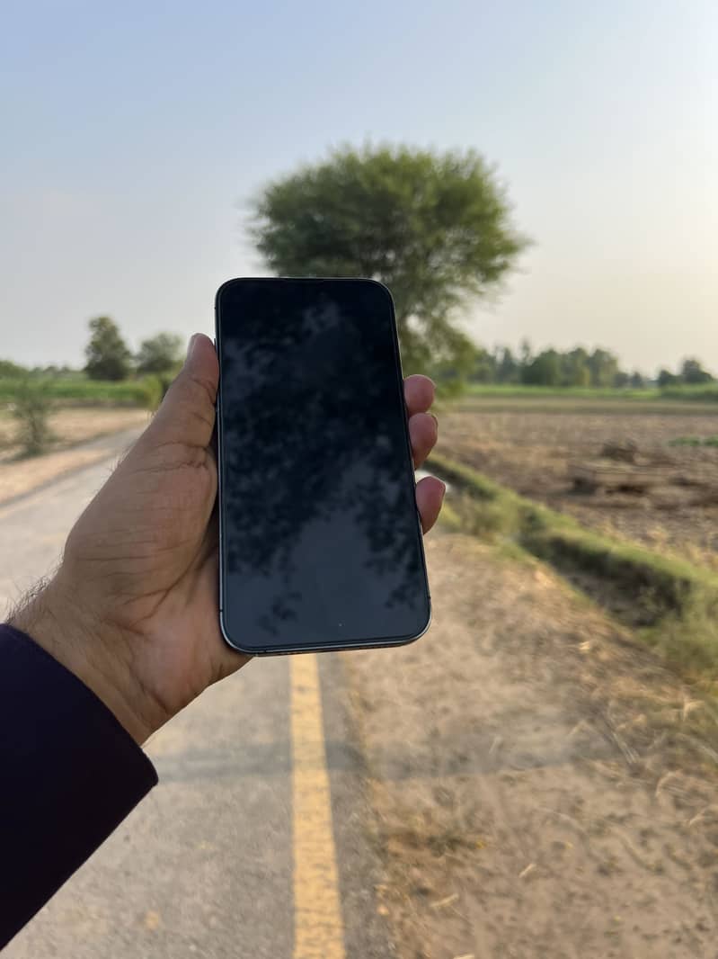 Apple iPhone 14 Pro Max 1