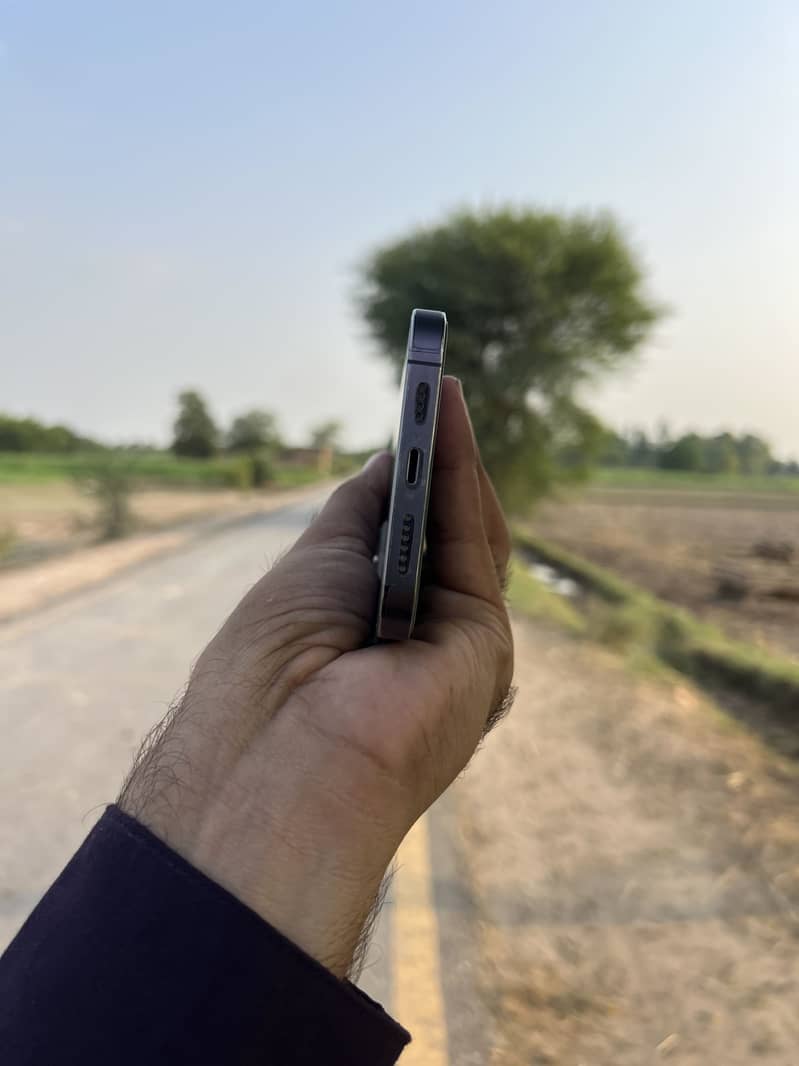 Apple iPhone 14 Pro Max 4