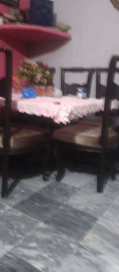 a chinute dinning table for sale