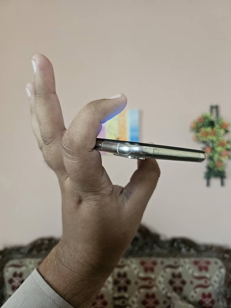 Apple iPhone X 3