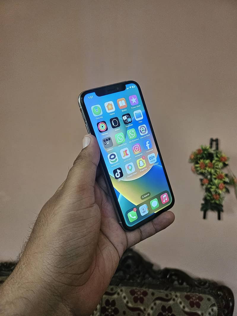 Apple iPhone X 5