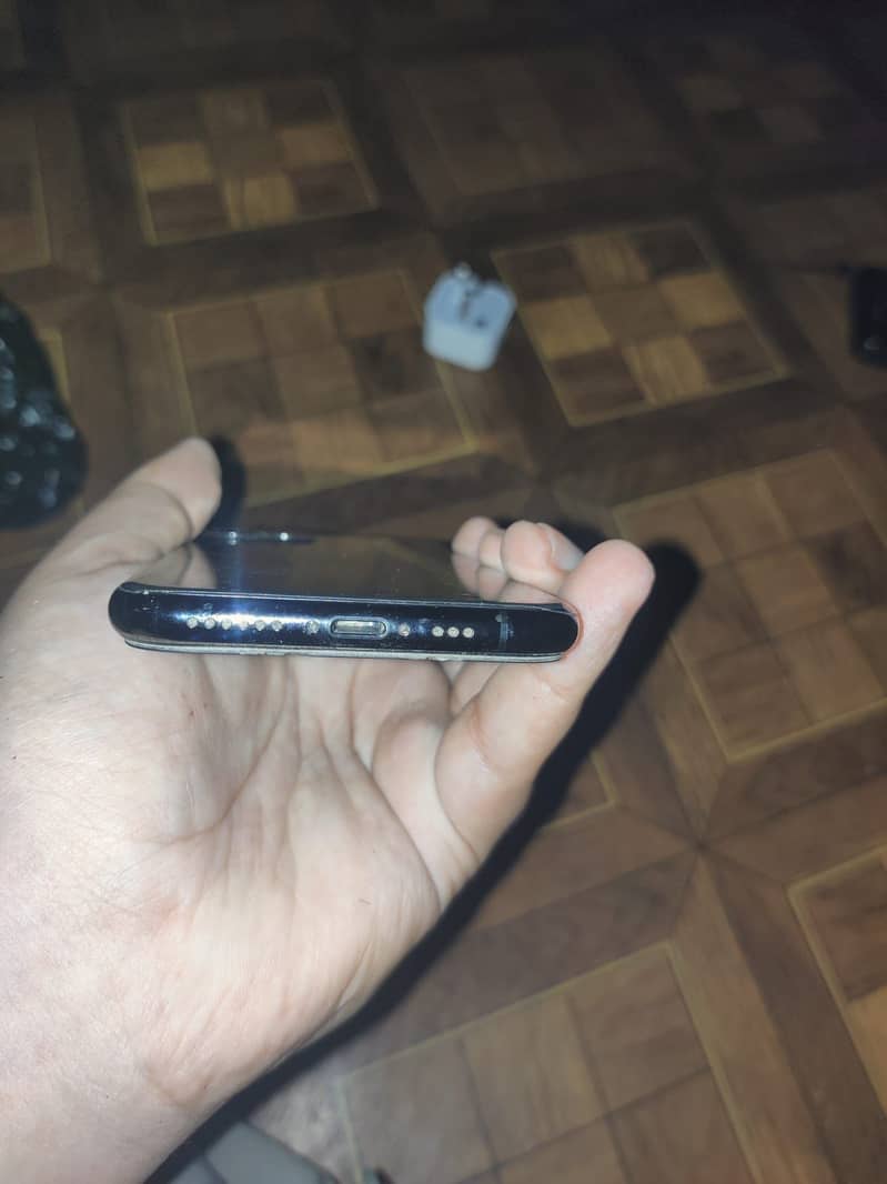 Apple iPhone 11 Pro 2