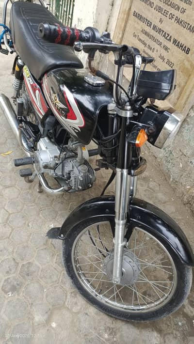 Good condition ma hi nazimabd no1 near barkati hotel.