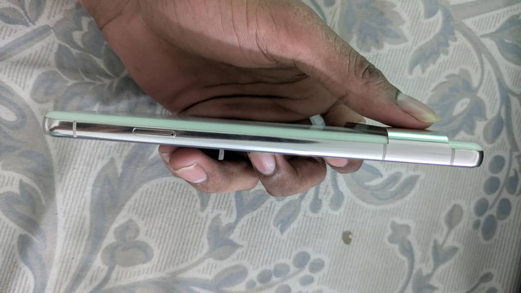 Google Pixel 8 Pro 4