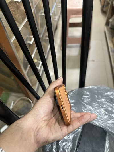 Apple iPhone xr in 17 Pro