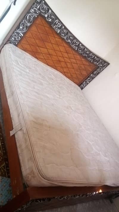 king size bed with spring matress