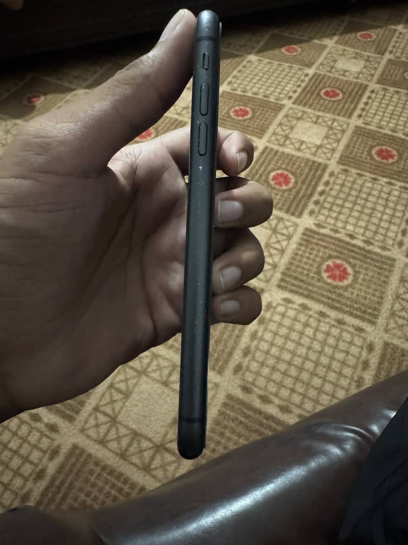 Apple iPhone 11 3