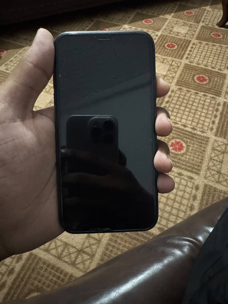 Apple iPhone 11 4