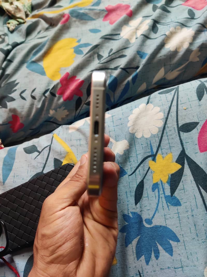 Apple iPhone 16 Pro Max 3