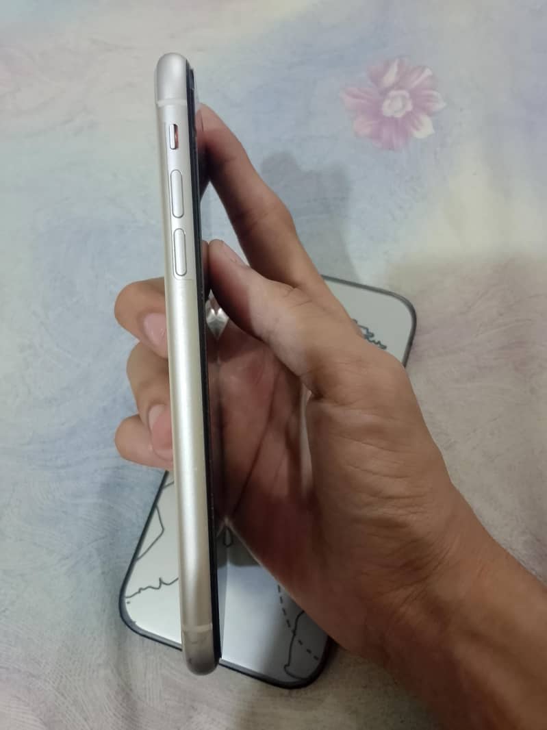 Apple iPhone 11 3