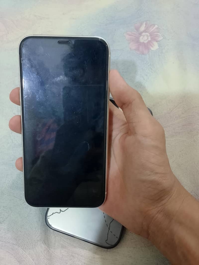 Apple iPhone 11 4