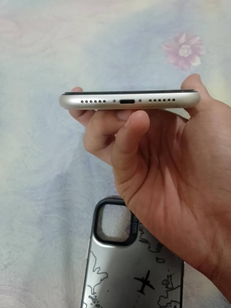 Apple iPhone 11 6